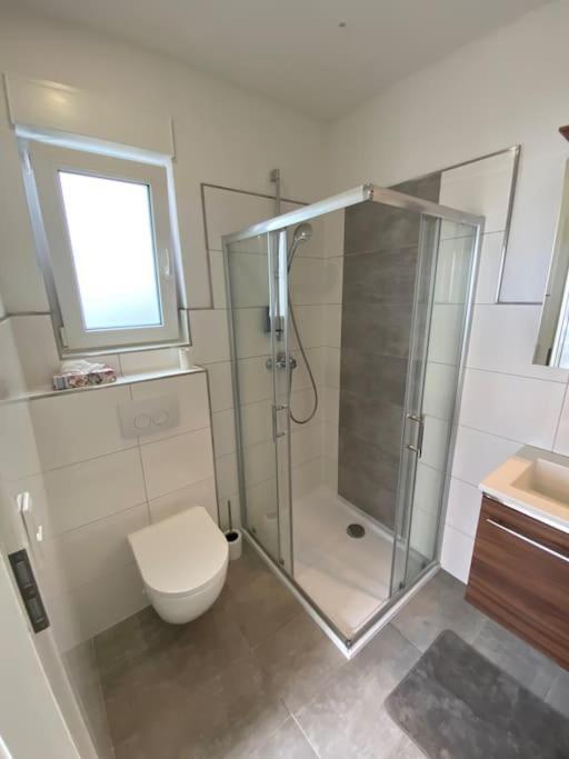 Neues Bungalow Fuer Bis Zu 4 Personen Oberhausen  Bagian luar foto